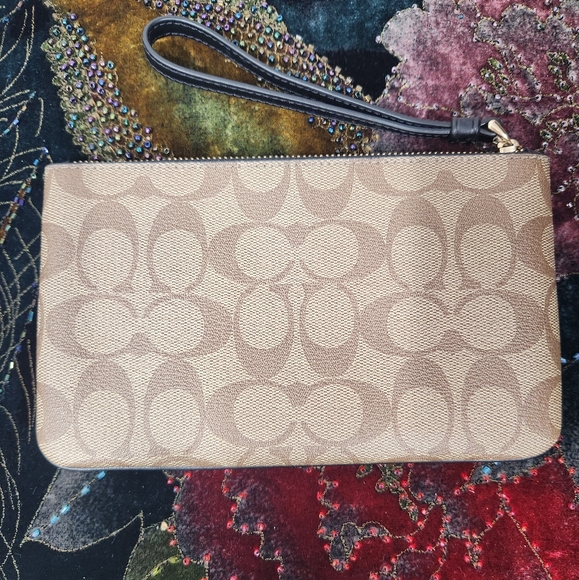 Coach Wrislet - Picture 2 of 11